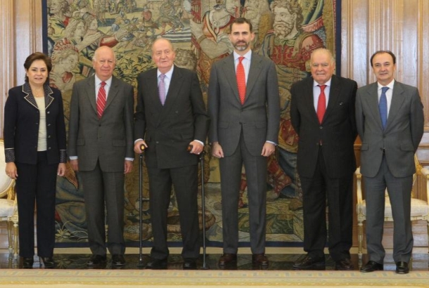 Su Majestad el Rey junto al Príncipe de Asturias, acompañados por el Sr. Ricardo Lagos Escobar, el Sr. Enrique V. Iglesias, la Sra. Patricia Espinosa 
